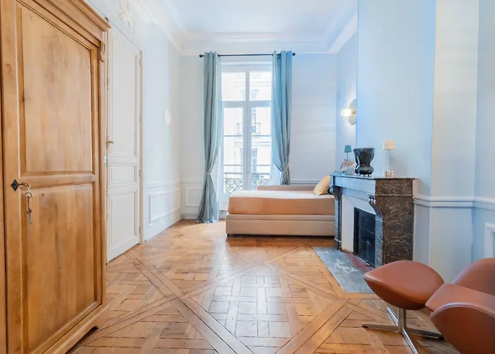 דירה Le Vrai Style Parisien Au Centre Du Marais